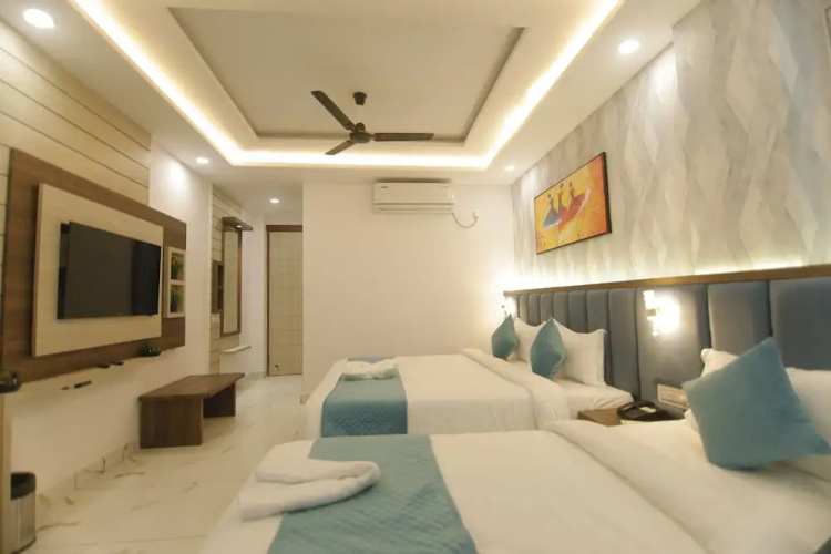 Paarth Grand