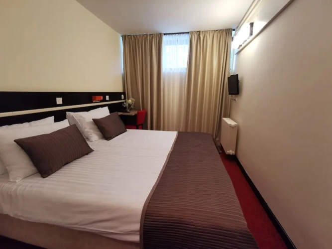 Economy Double Basement room