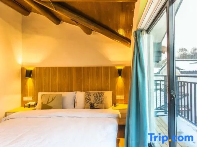 Standard Double room with land view