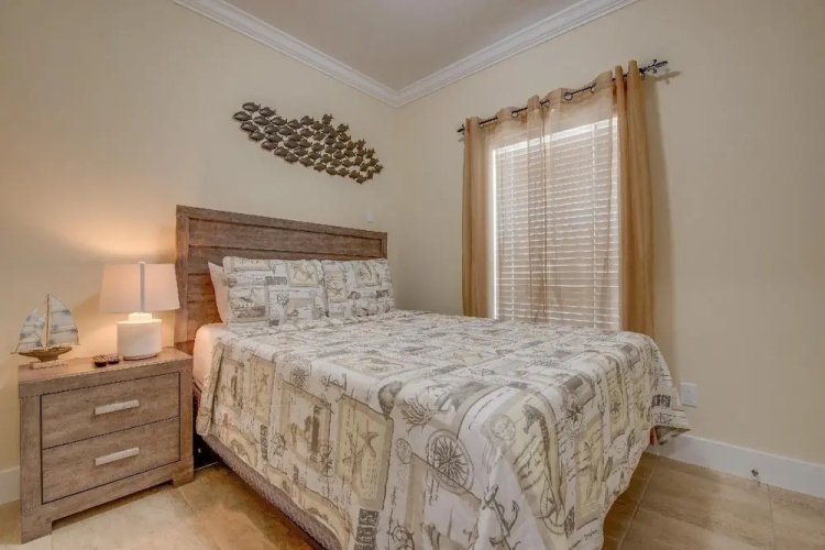5 Beautiful 4 Bed 3 Bath Pool Home w Free Dock