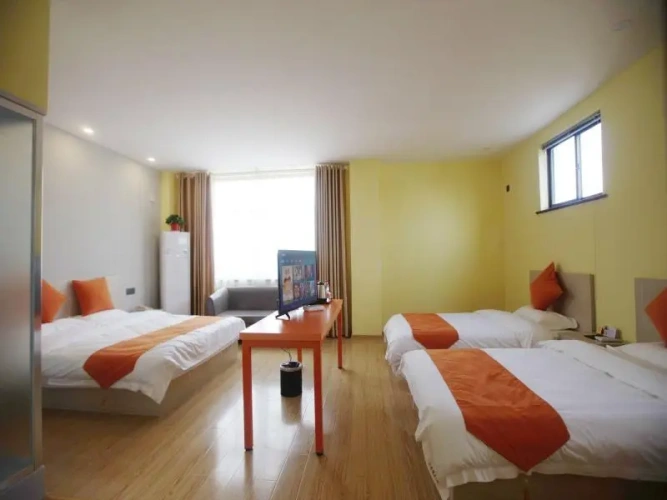 Standard Triple room
