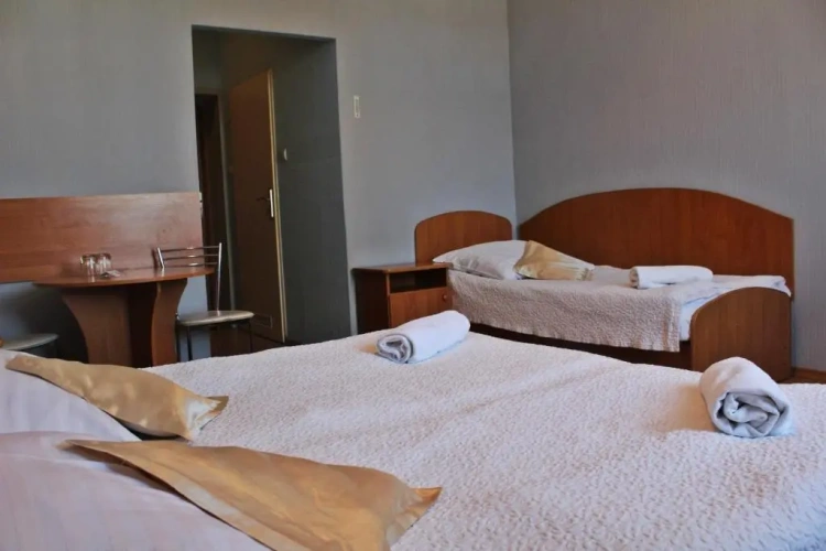 Standard Triple room