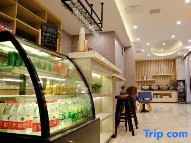 Ibis Styles Hotel (Yangchenghu Zhonglu Metro Station)