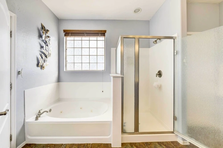 4 Bedrooms Cottage