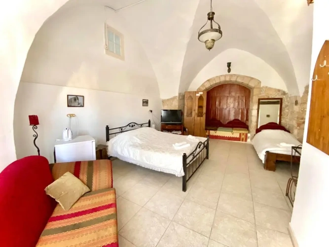 5 Bedrooms Standard Family room