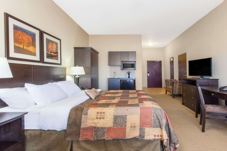 Ramada by Wyndham Pincher Creek photo 8