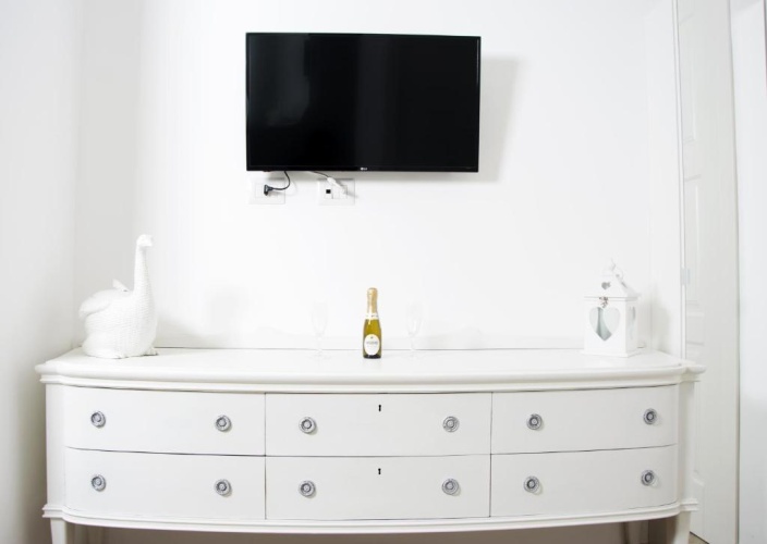 Gens Claudia, Vatican Luxury Apartments