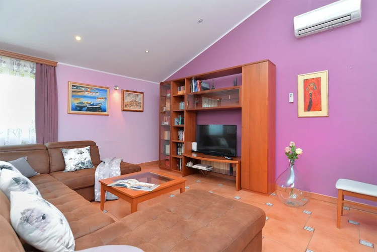 Apartment 1917