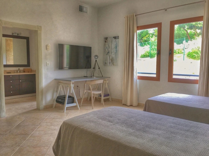 2-bed Designer Apartment Sleeps 4, Resort Pool