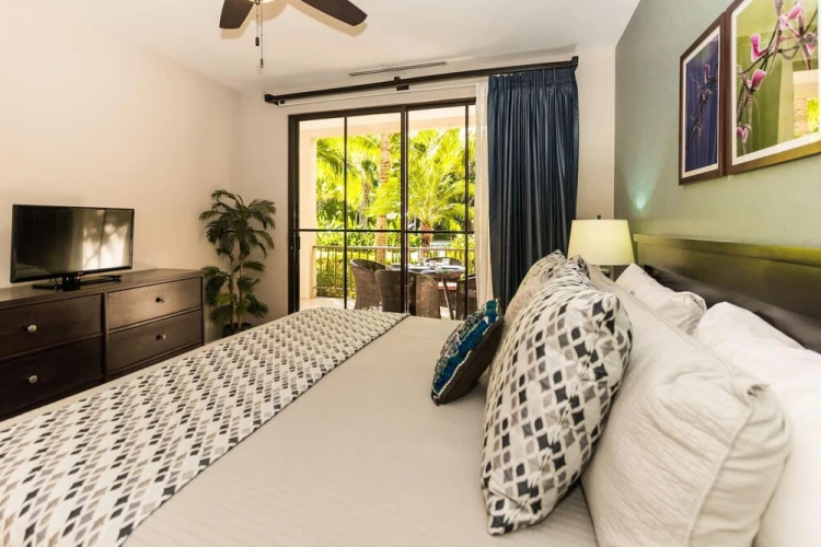 Stylish 1-bedroom That Opens on Pool -pacifico L303