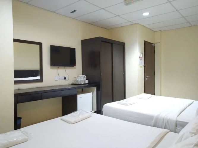 Quadruple Family Suite