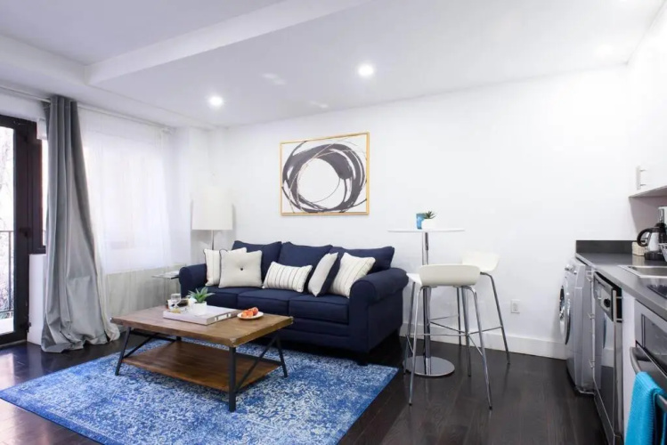809-4b Studio Balcony W D Prime Location