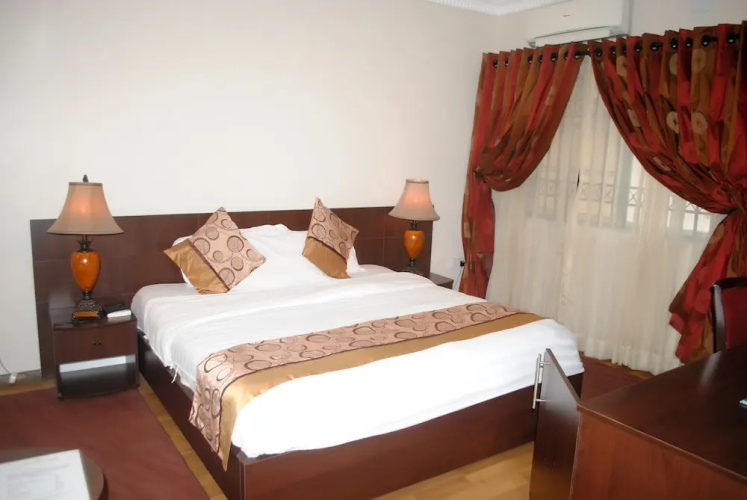 Grand Inn & Suites