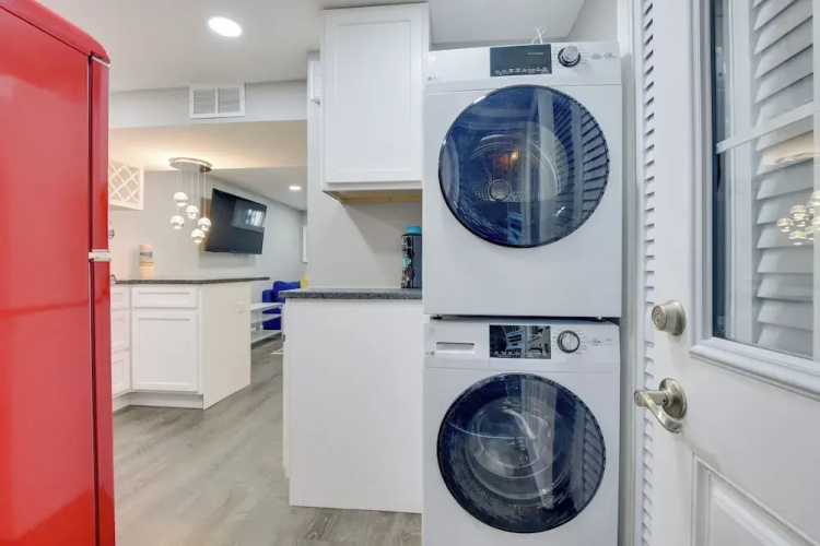 Convenient DC Studio Near Metro Stop!