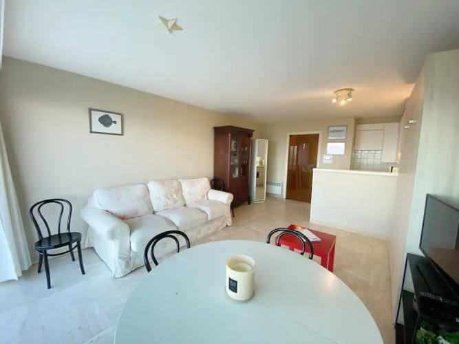 Beachside Stay With Views