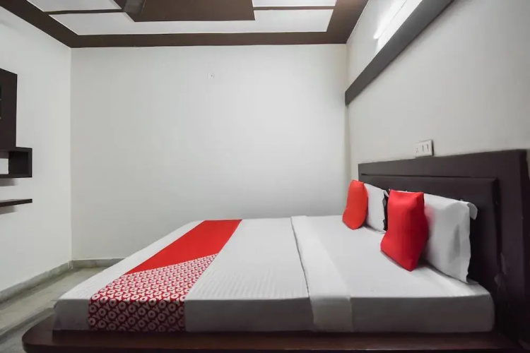 Hotel V Seven by OYO Rooms