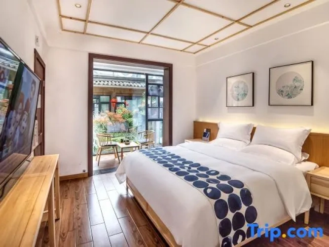 Deluxe Double room with courtyard view