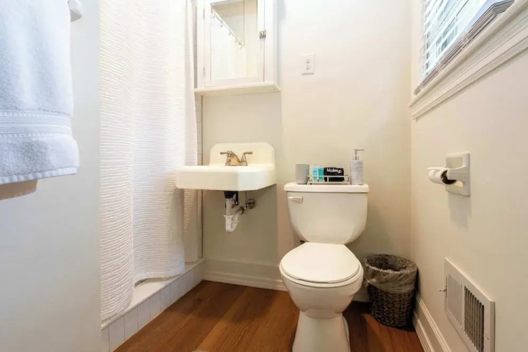 4 BR Sleeps 10 Near UGA & Downtown