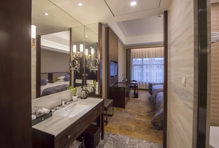 Jun Sun Hotel