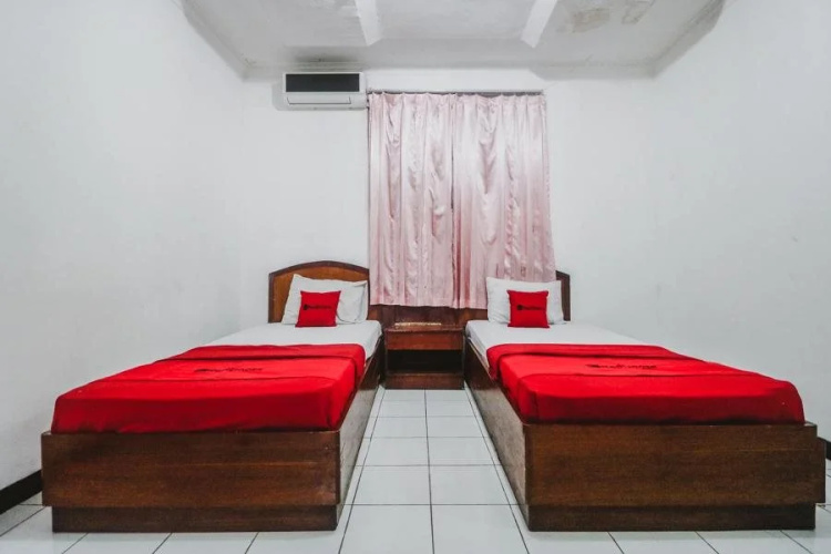 RedDoorz Plus @ Megamendung Puncak Bogor