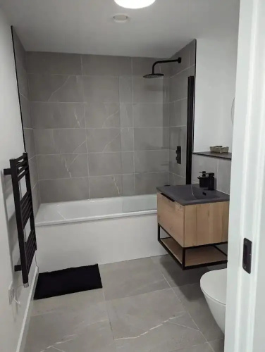 Sleeps 4 Central Ensuite - Cityview & Parking