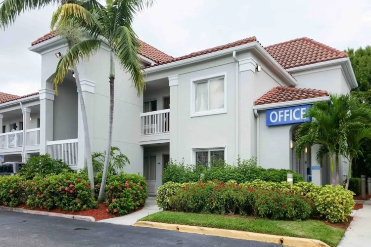 Studio 6 Extended Stay - West Palm Beach, FL