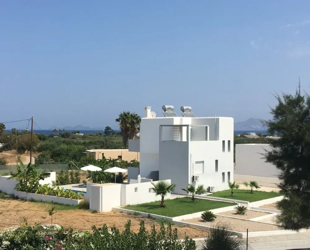 4 Bedrooms Villa with garden view