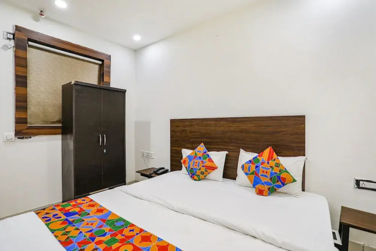 Fabhotel Kinsfolk