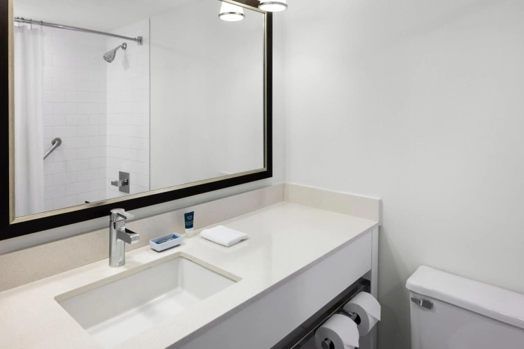 Four Points by Sheraton Edmonton South