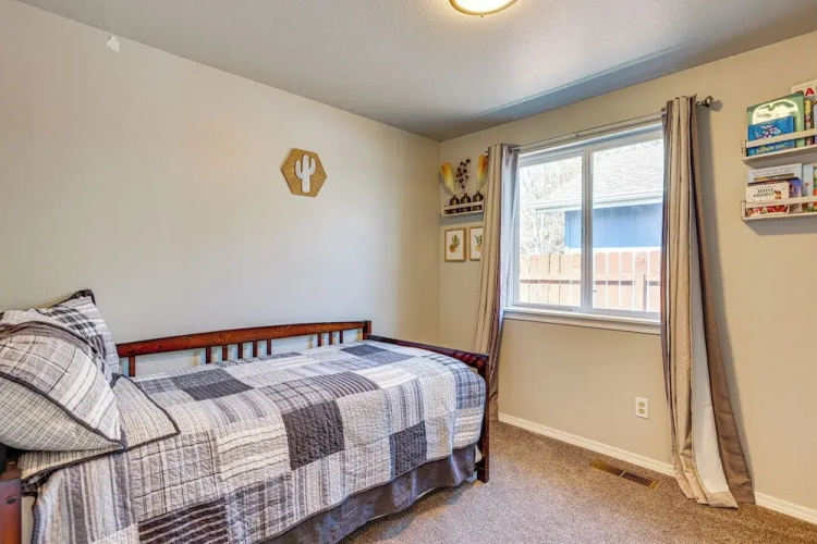 Family-friendly Home w/ Fire Pit in Bend!