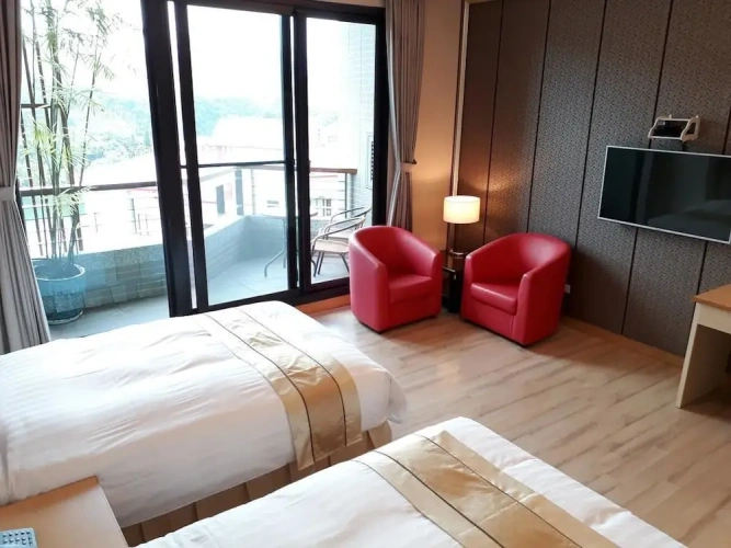 Deluxe Twin room with balcony