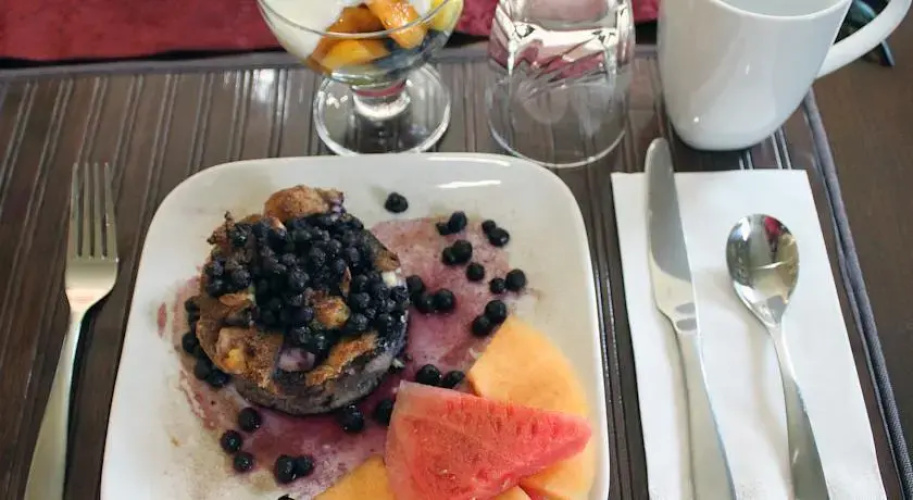 LakeBreeze Niagara Bed & Breakfast