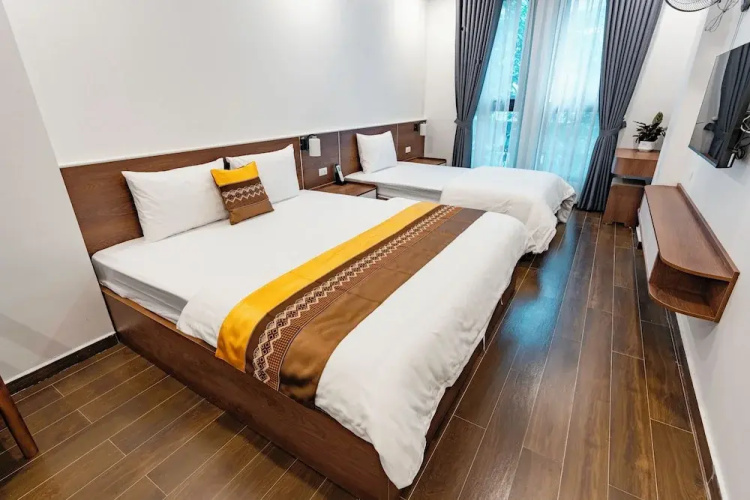 Golden Crown Hotel