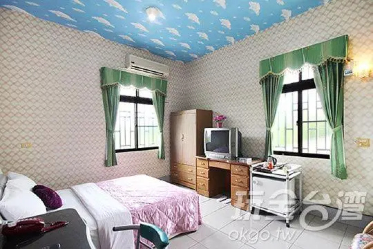 Reny Lake Warm Hostel