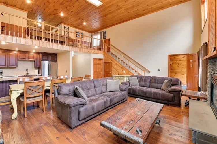 4 Bedrooms Apartment