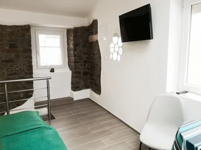 Deluxe Studio