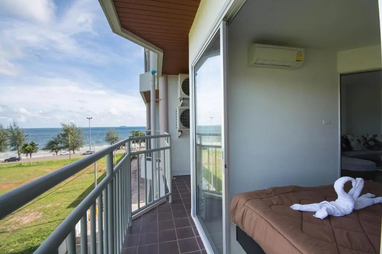 Grand Beach CondoB35 by malai