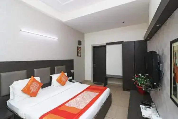 Hotel Parichay by OYO Rooms