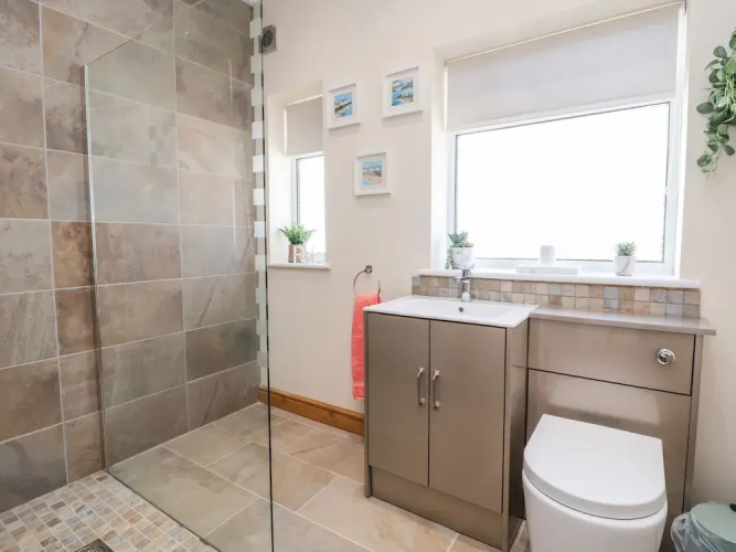 3 Rhyd Drive