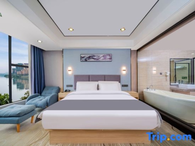 2 Bedrooms Deluxe Family Suite with river view