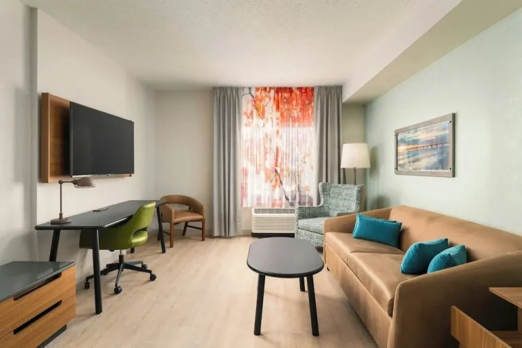 Hearing Accessible Double Suite