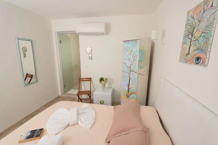 Economy Double Basement room