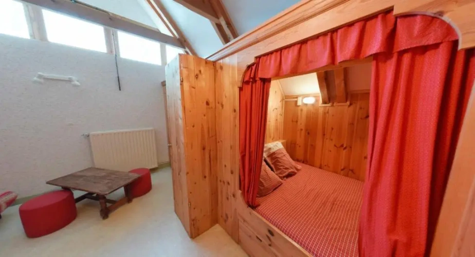 Bed in Dorm