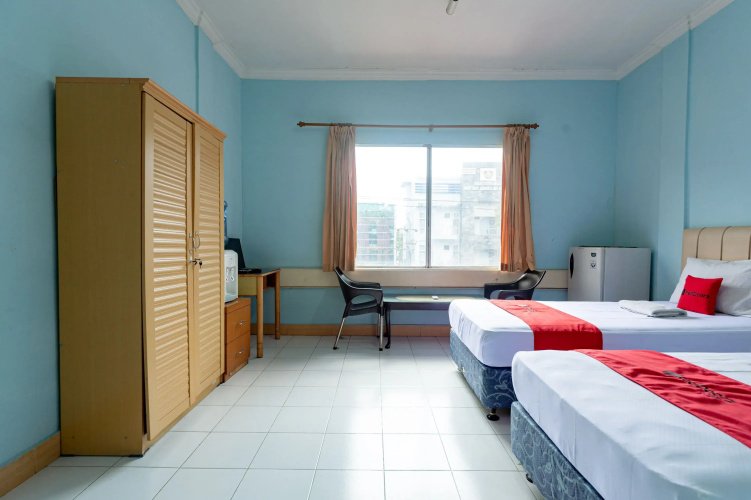 RedDoorz Plus @ Jalan Iskandar Muda Medan