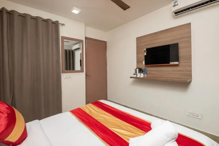 The Gleam Hotel