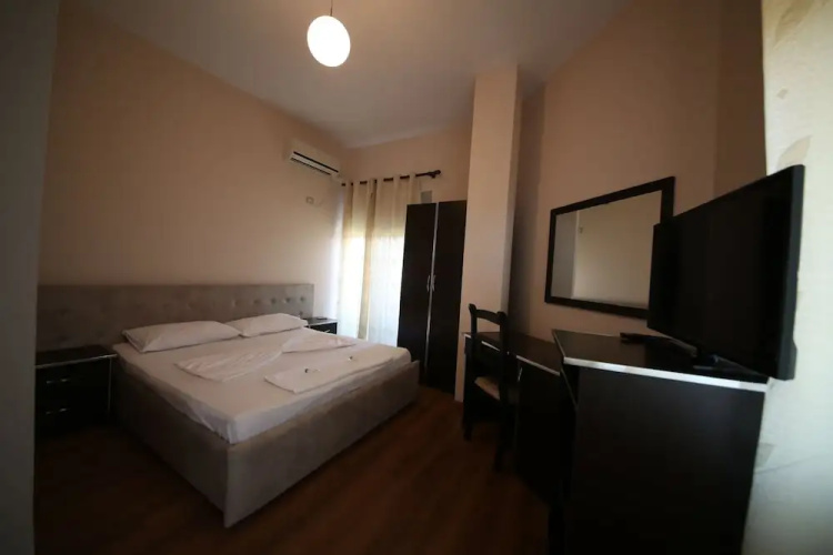 Hotel Holiday