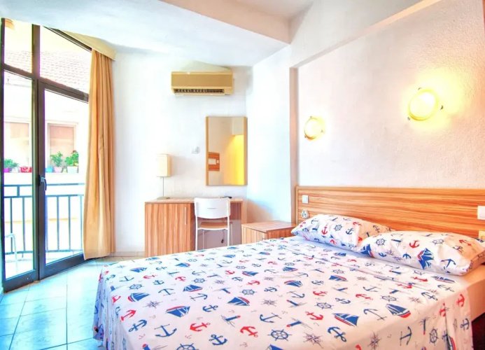 Status Hotel