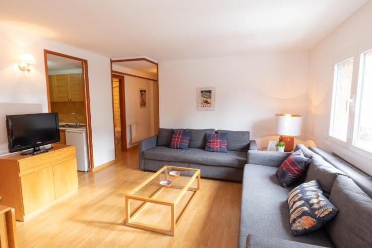 2 Bedrooms Apartment