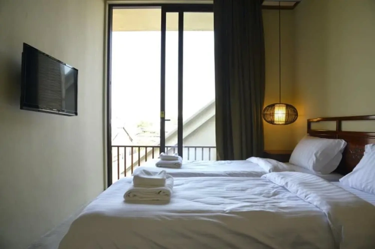 Standard Twin room with balcony