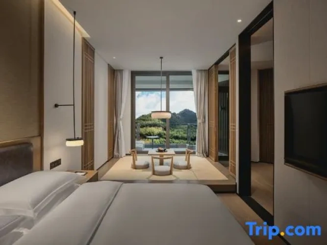 2 Bedrooms Deluxe Suite with balcony